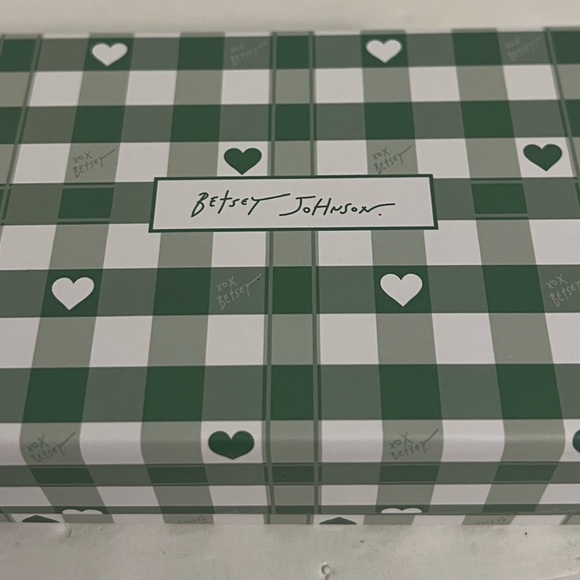 Betsey Johnson Green Shamrock Earrings - Picture 4 of 16